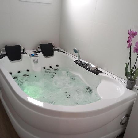 Suite con Jacuzzi de la Haya y Parking Mérida Exterior foto