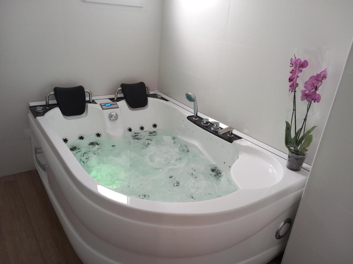 Suite con Jacuzzi de la Haya y Parking Mérida Exterior foto