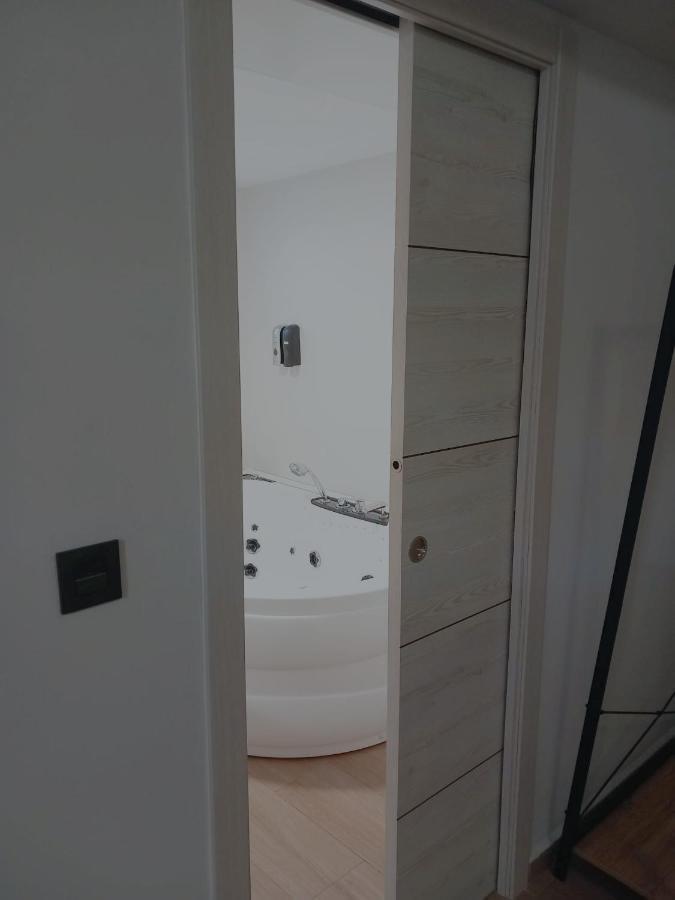 Suite con Jacuzzi de la Haya y Parking Mérida Exterior foto
