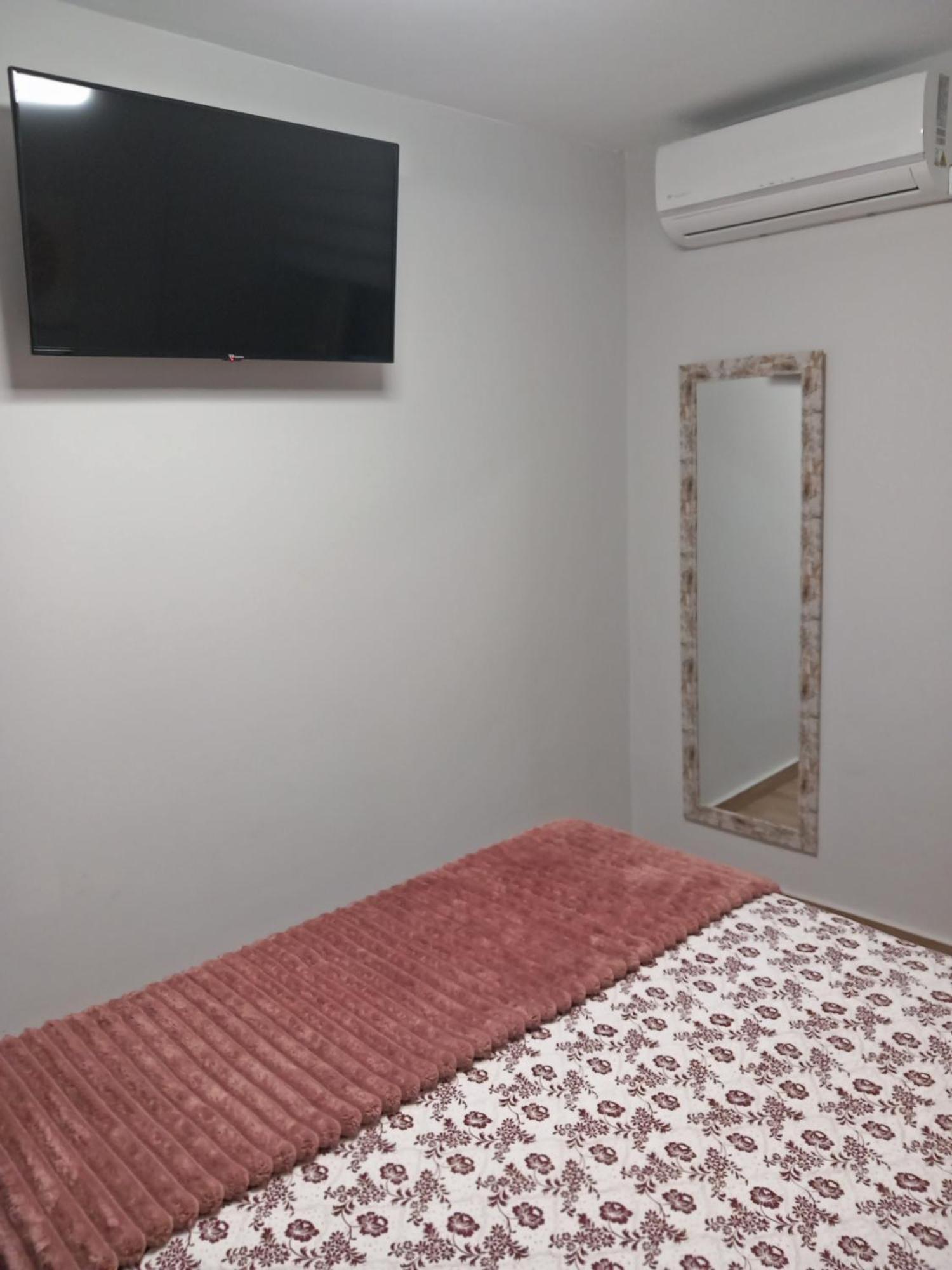 Suite con Jacuzzi de la Haya y Parking Mérida Exterior foto